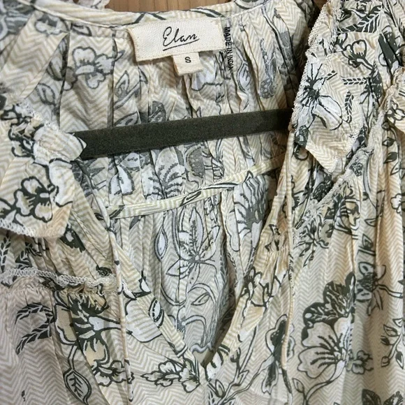 Elan Cream and Gray Floral Blouse - Picture 4 of 5